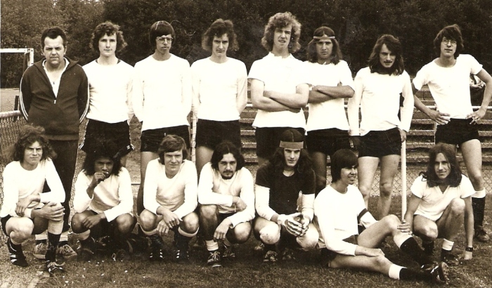 Teamfoto van VCK A1 tijdens een toernooi in mei 1974.