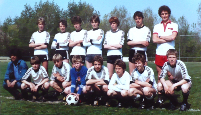 Teamfoto van VCK C1 met begeleiding in 1982.