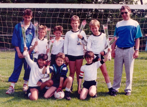 Teamfoto van VCK E2, voorjaarskampioen in seizoen 1987–1988.