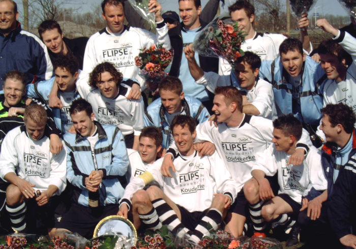 Teamfoto van VCK 1, kampioen van de vierde klasse A in seizoen 2005–2006.